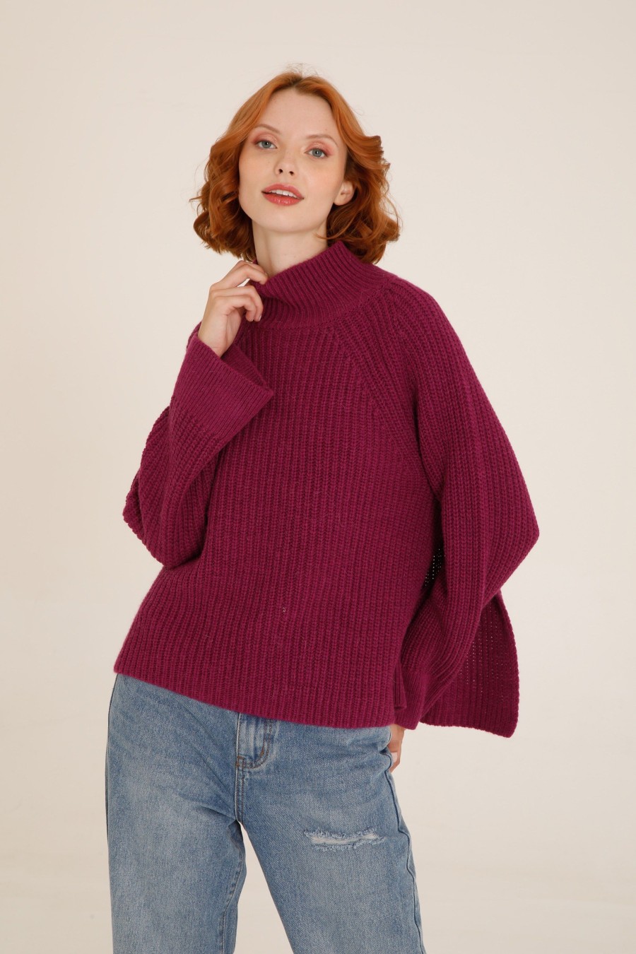 Donna Futur3 | Maglione Collo Alto Con Spacchi Laterali Magenta